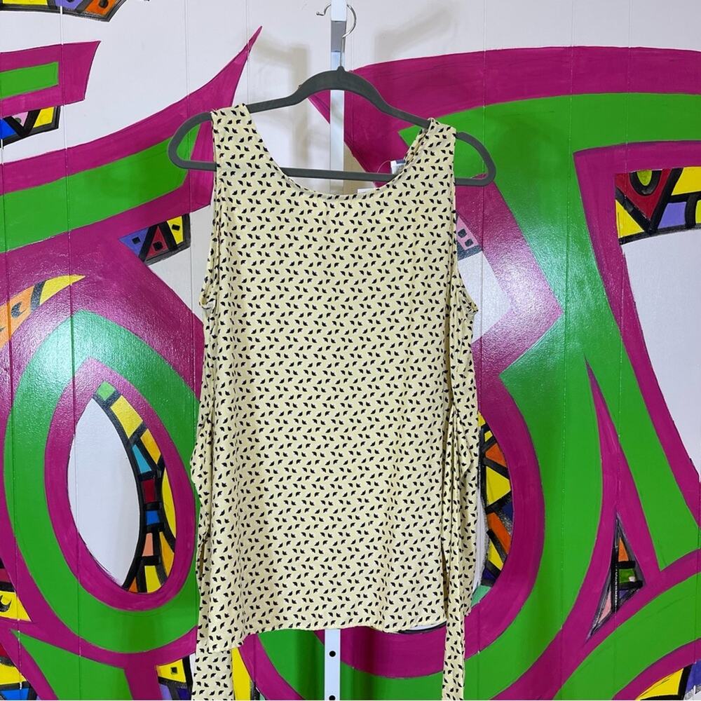 NWT, Meri Skye, Sleeveless Blouse with Straps to tie at waist. Size 1XL.